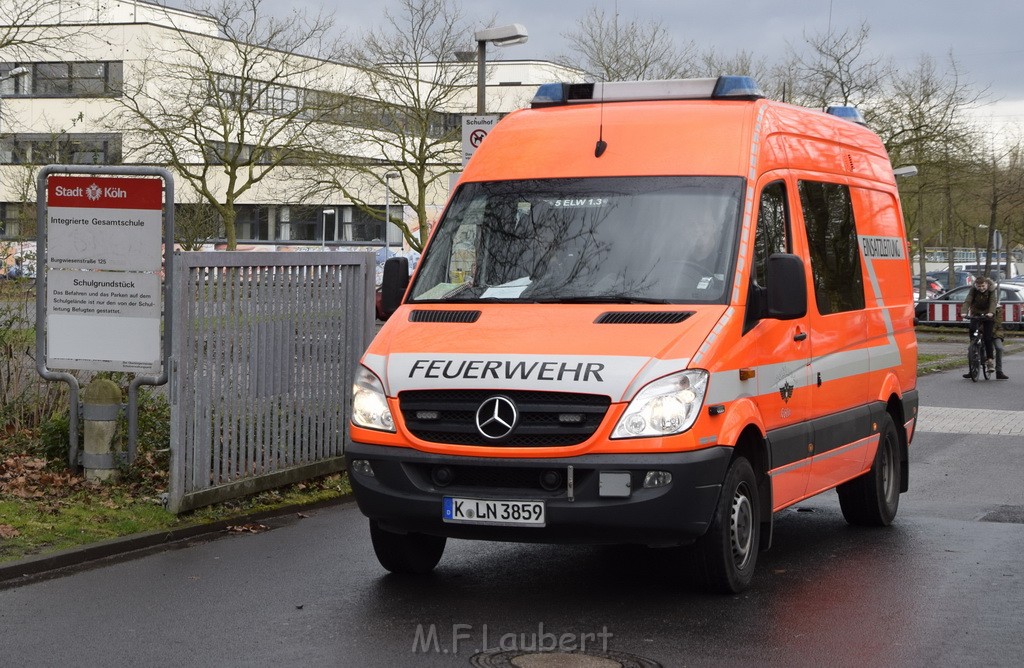 Einsatz BF Koeln Schule Burgwiesenstr Koeln Holweide P114.JPG - Miklos Laubert